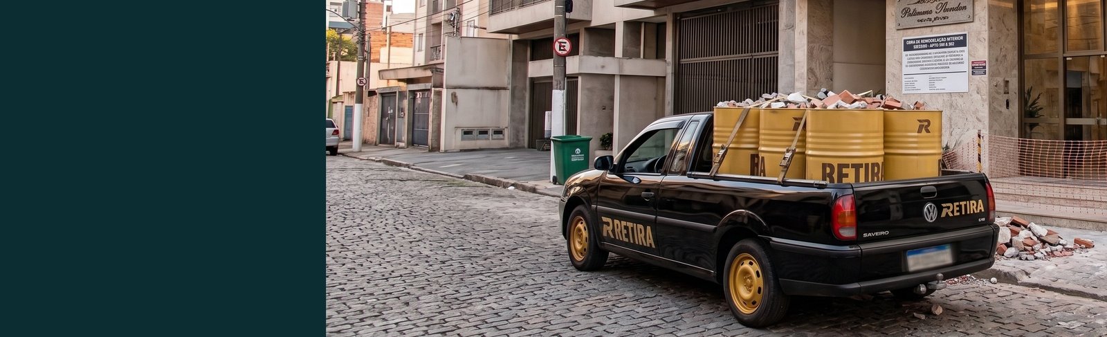 Utilitário da Retira Leve carregado, com adesivo
